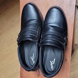 Easy street women's dress shoe